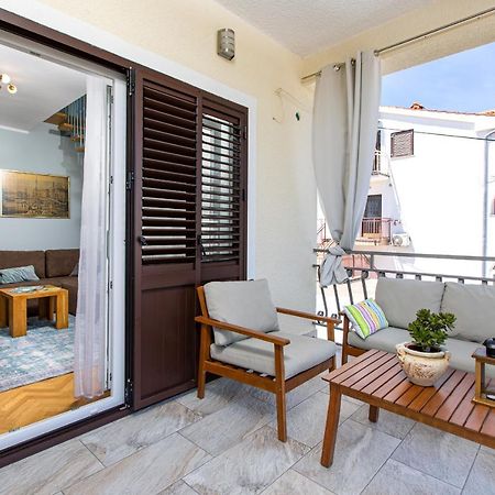 And Charming Apartment In Vantacici Malinska Exterior photo